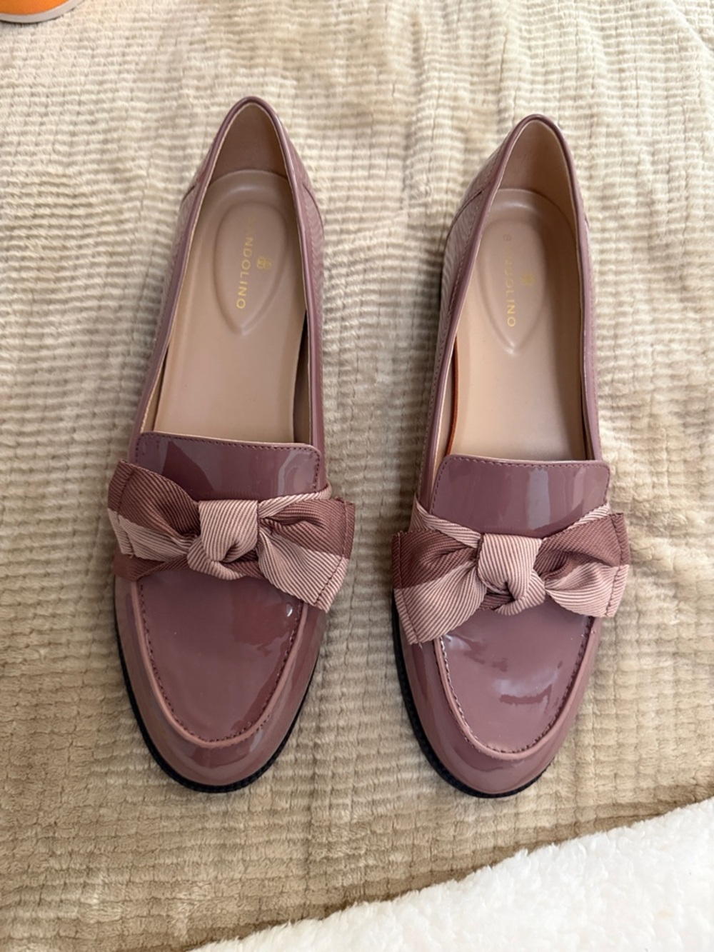 Bandolino Mauve Pink Patent Bow Loafers - Women's Slip-On Flats